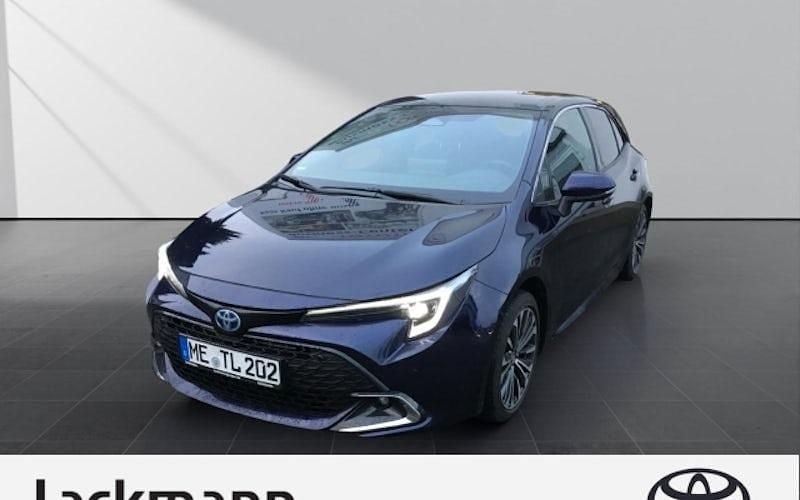 Nagoyablau metallic Gebraucht 2023 Toyota Corolla Team Kombi | 25.490 € (Guter Preis) - Bild 1/4