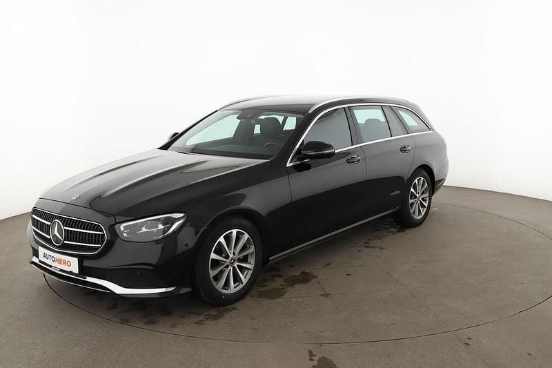Schwarz Gebraucht 2021 Mercedes E200 Avantgarde Kombi | 27.590 € (Fairer Preis) - Bild 1/3