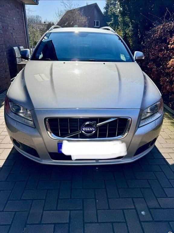 Gebraucht Volvo V70 Summum 109 PS (80 kW) 2010 Silber Kombi