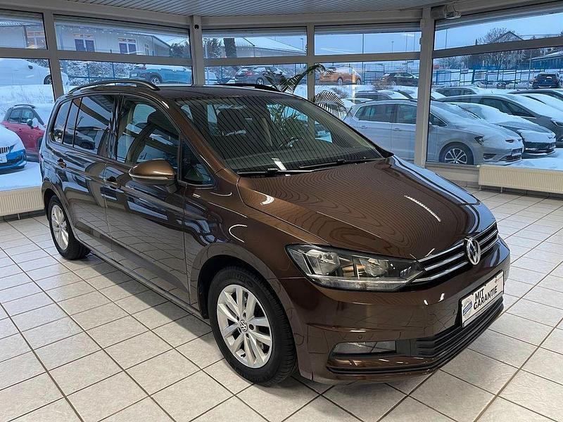 Gebraucht VW Touran Comfortline 150 PS (110 kW) 2016 Nutshell brown Van / Kleinbus
