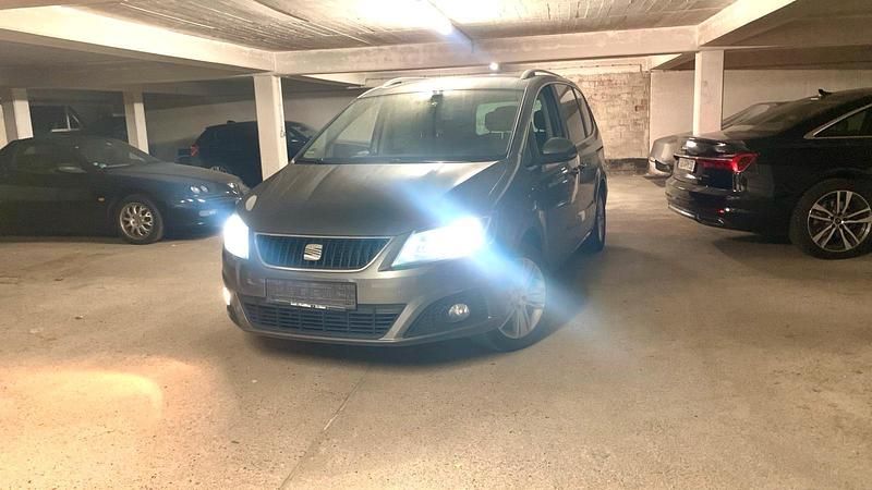 Grau Gebraucht 2014 Seat Alhambra Ecomotive Van / Kleinbus | 12.300 € (Etwas zu teuer) - Bild 1/4