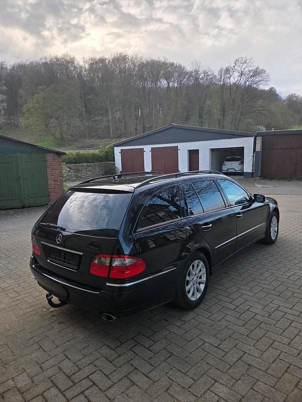 Gebraucht Mercedes E320 Avantgarde 224 PS (164 kW) 2008 Schwarz Kombi