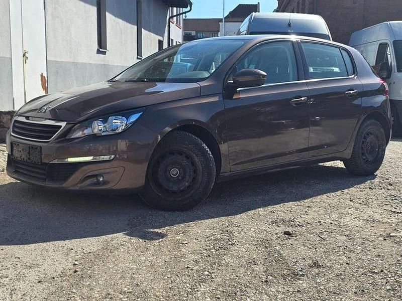 Gebraucht Peugeot 308 Active 125 PS (91 kW) 2014 Lackierung rich oak Kleinwagen