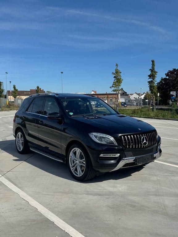 Schwarz Gebraucht 2014 Mercedes ML250 SUV | 21.000 € (Fairer Preis) - Bild 1/4