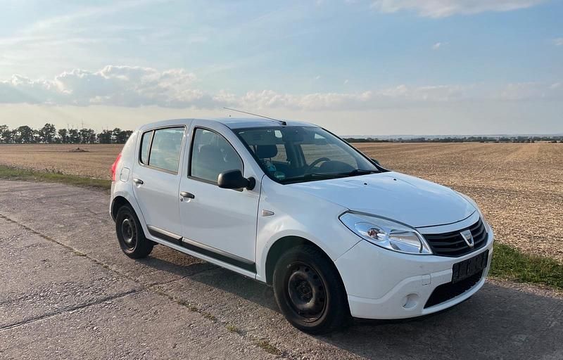 Weiß Gebraucht 2009 Dacia Sandero Kleinwagen | 400 € (Superpreis) - Bild 1/4