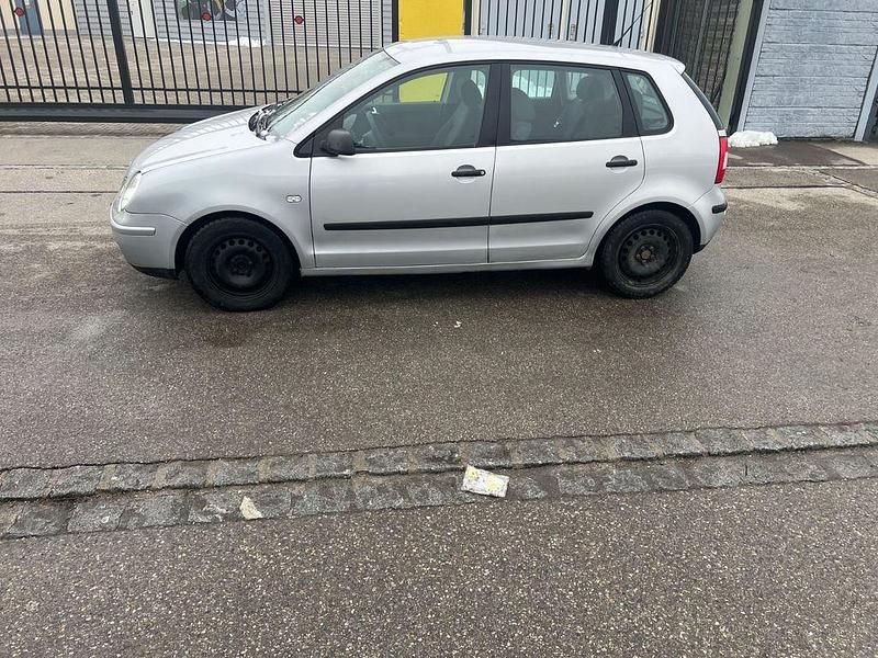 Gebraucht VW Polo Basis 54 PS (39 kW) 2004 Silber Limousine