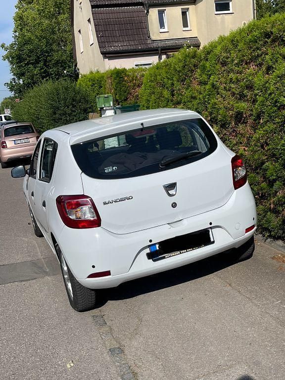 Weiß Gebraucht 2015 Dacia Sandero Celebration Limousine | 4.800 € (Fairer Preis) - Bild 1/2