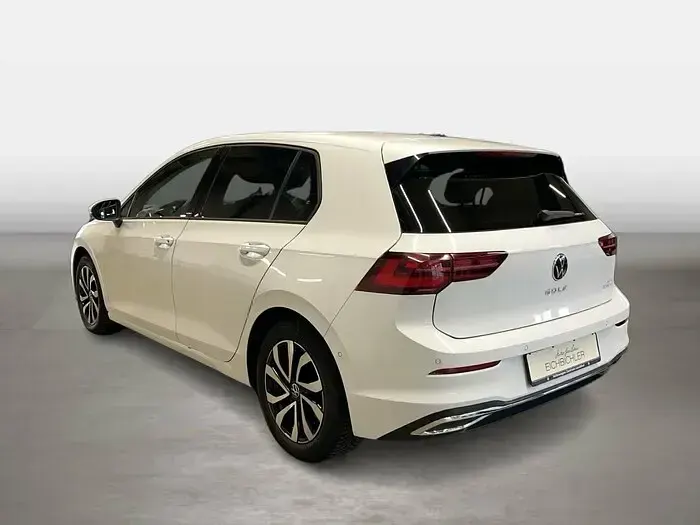 Gebraucht VW Golf VIII Active 150 PS (110 kW) 2022 Pure white Limousine