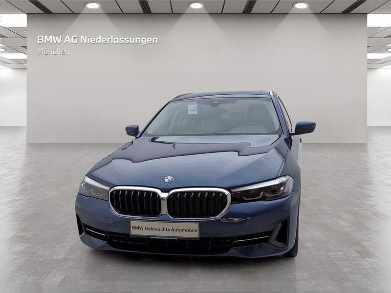 Gebraucht BMW 530 286 PS (210 kW) 2022 Blau Kombi
