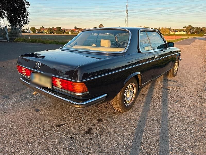 Gebraucht Mercedes 230 136 PS (100 kW) 1981 Blau Coupé