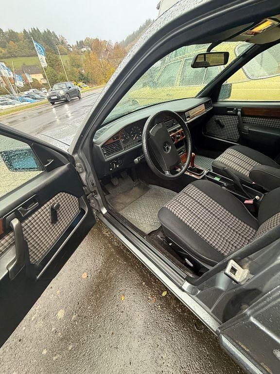 Gebraucht Mercedes 190 75 PS (55 kW) 1991 Grau Limousine