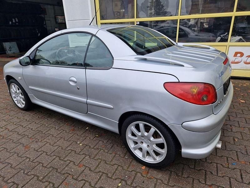 Gebraucht Peugeot 206 CC Platinum 136 PS (100 kW) 2003 Silber Cabrio