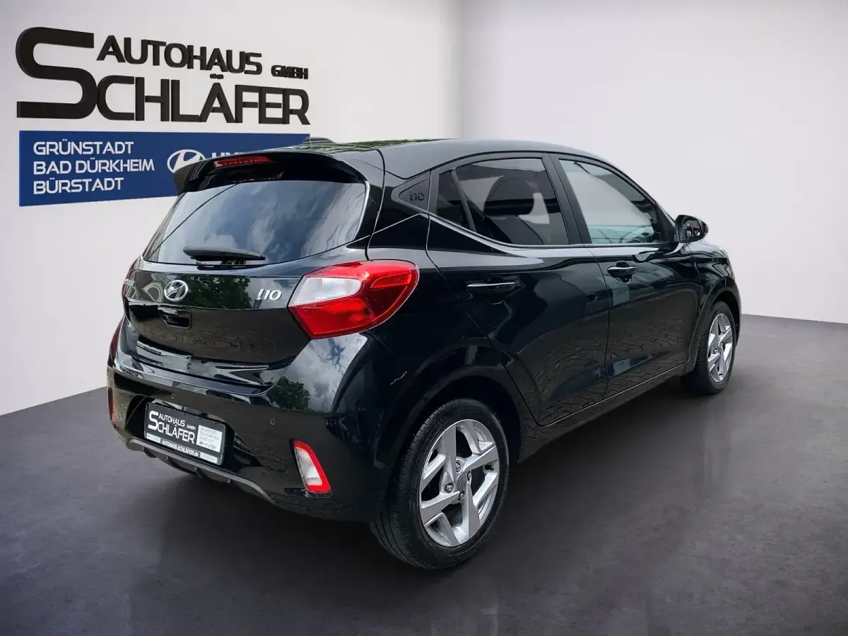 Gebraucht Hyundai i10 GO! 67 PS (49 kW) 2023 Phantom black / met Kleinwagen