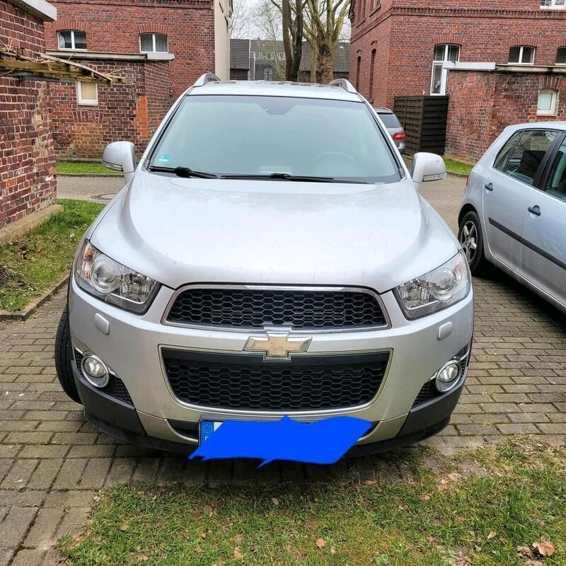 Grau Gebraucht 2012 Chevrolet Captiva SUV | 6.650 € (Superpreis) - Bild 1/4