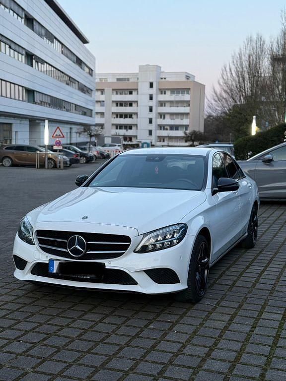 Gebraucht Mercedes C220 Night 194 PS (142 kW) 2019 Weiß Limousine