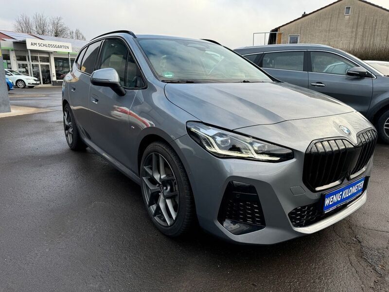 Grau Gebraucht 2022 BMW 220 Active Tourer M Sport Van / Kleinbus | 31.000 € (Fairer Preis) - Bild 1/4