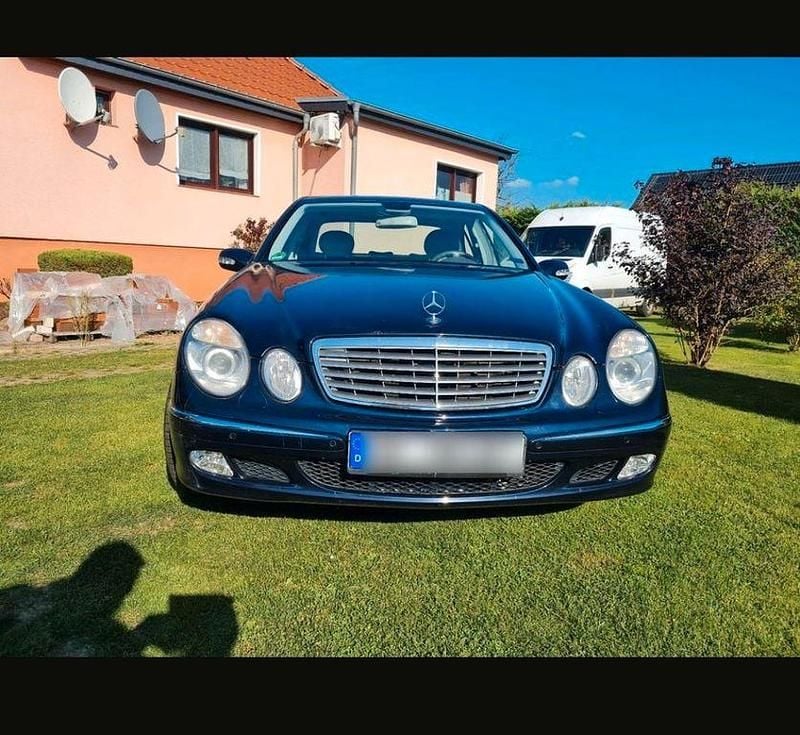 Gebraucht Mercedes E500 Elegance 306 PS (225 kW) 2002 Blau Limousine