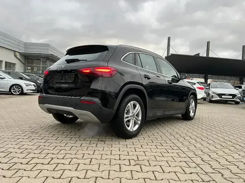 Używany Mercedes GLA180 2024 Czarny SUV