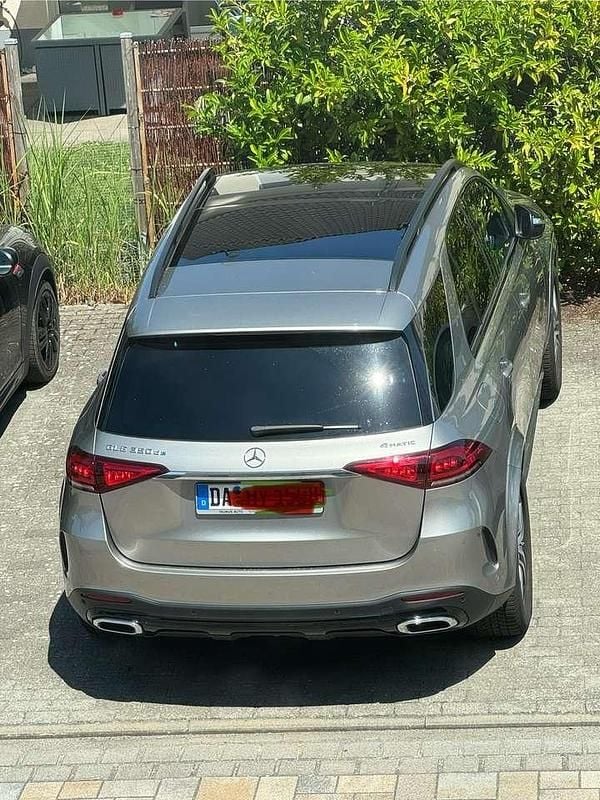 Schwarz Gebraucht 2022 Mercedes GLE300 SUV | 73.000 € - Bild 1/3