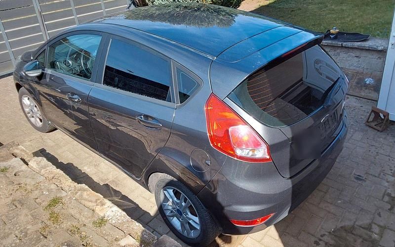 Gebraucht Ford Fiesta Trend 80 PS (58 kW) 2017 Grau Kleinwagen