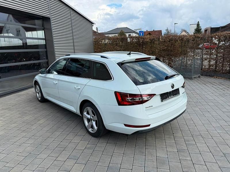 Gebraucht Skoda Superb Style 150 PS (110 kW) 2016 Weiß Kombi