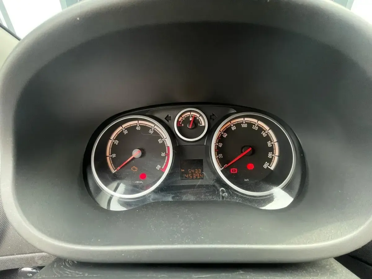 Gebraucht Opel Corsa Active 87 PS (63 kW) 2013 Grau Kleinwagen