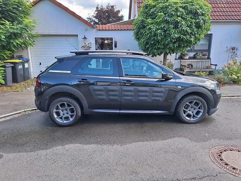 Schwarz Gebraucht 2017 Citroën C4 Live Limousine | 8.100 € (Teuer) - Bild 1/4