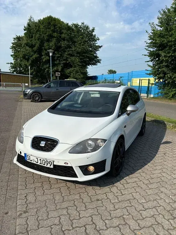 Gebraucht Seat Leon Design 140 PS (102 kW) 2011 Weiß Kleinwagen