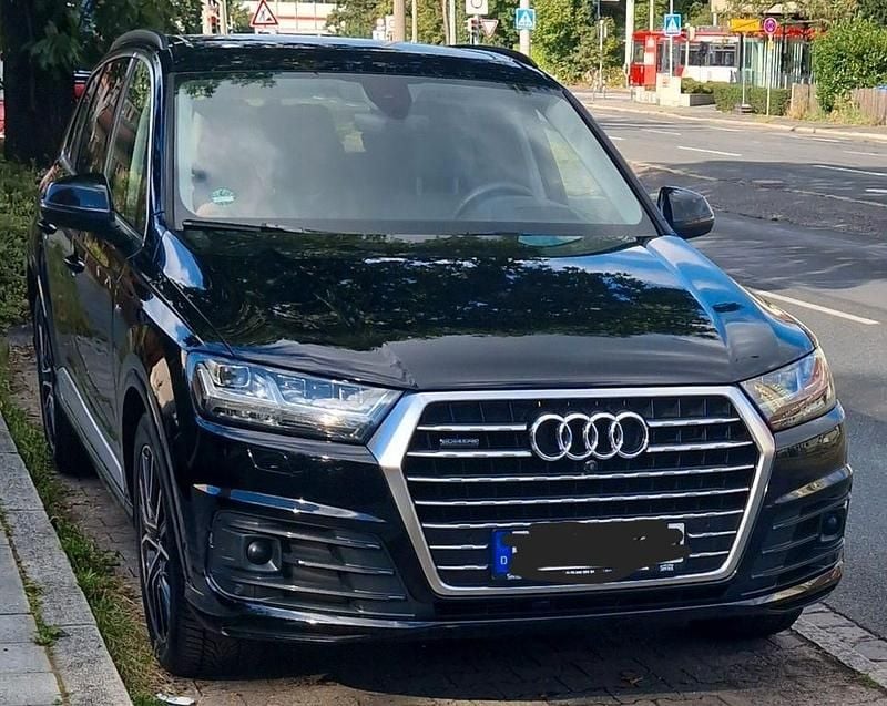 Schwarz Gebraucht 2017 Audi Q7 Ambiente SUV | 42.990 € (Teuer) - Bild 1/1