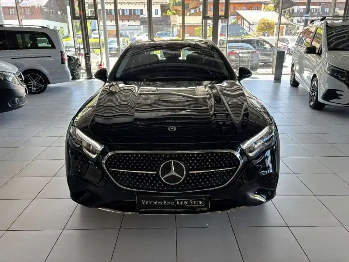 Gebraucht Mercedes E200 Avantgarde 204 PS (150 kW) 2025 Schwarz Limousine