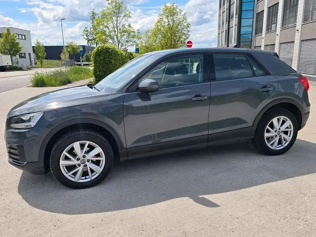 Gebraucht Audi Q2 Basis 150 PS (110 kW) 2019 Grau SUV