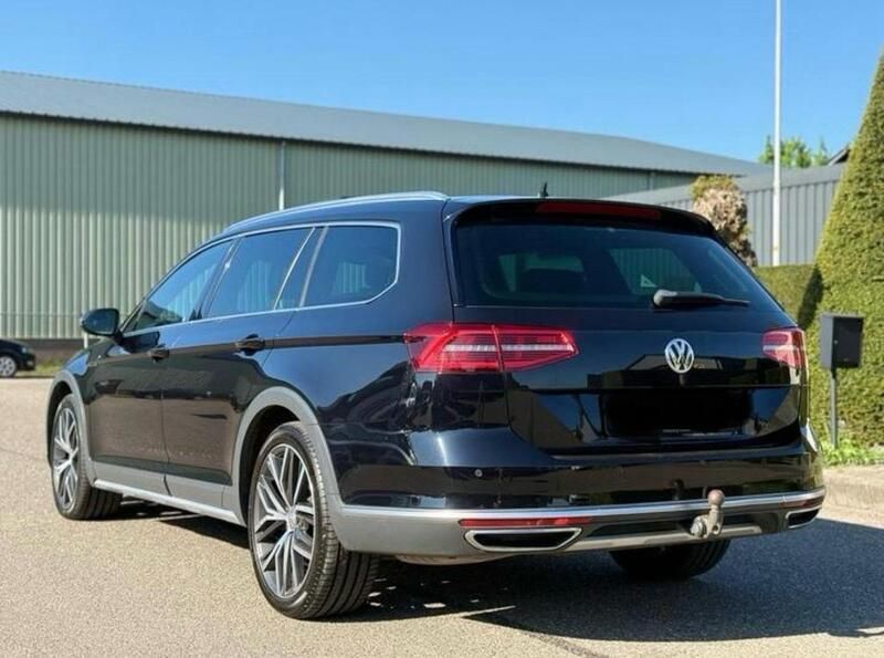 Schwarz Gebraucht 2015 VW Passat Alltrack Highline Kombi | 14.999 € - Bild 1/4