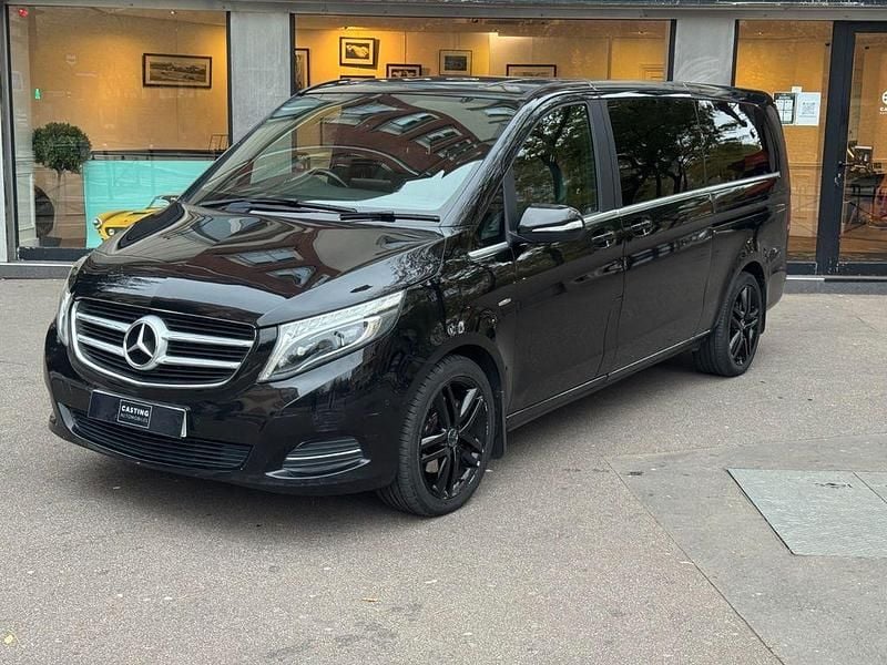 Schwarz Gebraucht 2015 Mercedes V250 Van / Kleinbus | 25.900 € (Superpreis) - Bild 1/4