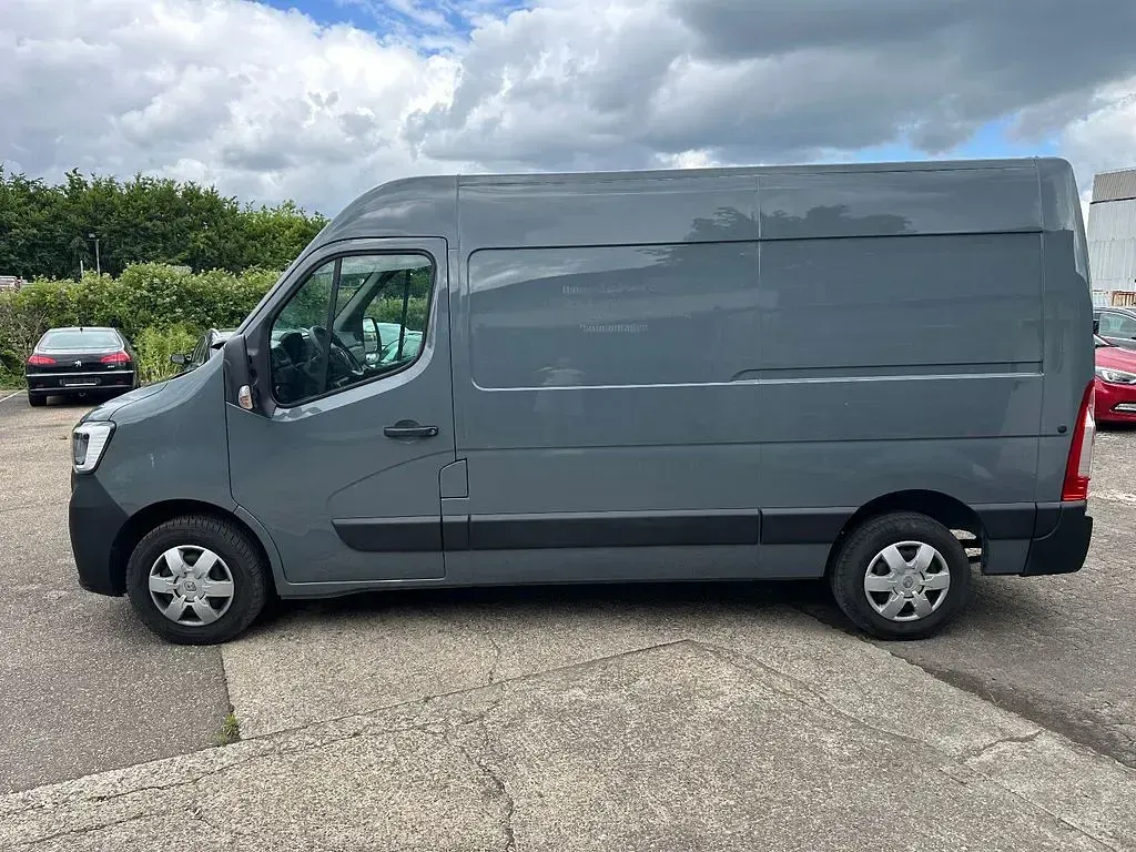 Gebraucht Renault Master Komfort 150 PS (110 kW) 2022 Grau Van / Kleinbus