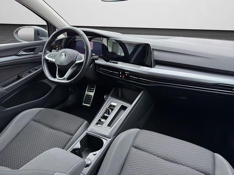 Gebraucht VW Golf VIII Active 110 PS (80 kW) 2022 Delfingrau metallic (metallic) Limousine