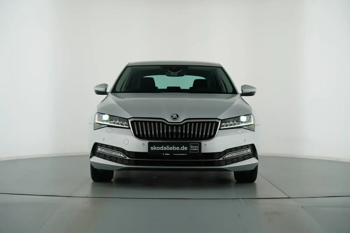Gebraucht Skoda Superb Style 190 PS (139 kW) 2022 Brilliantsilber metallic Limousine