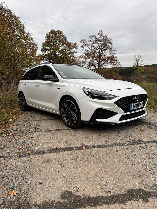 Weiß Gebraucht 2020 Hyundai i30 N Line Kombi | 18.500 € (Fairer Preis) - Bild 1/4