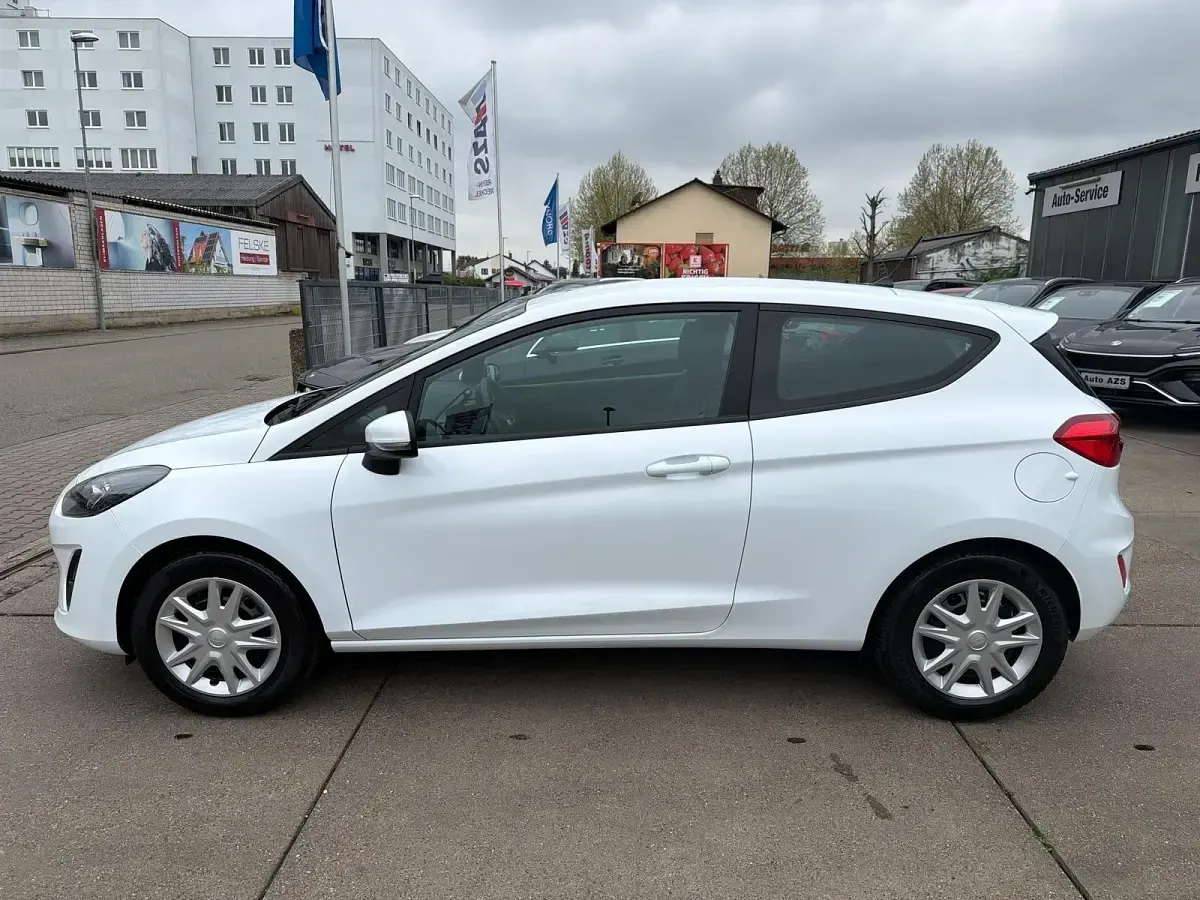 Gebraucht Ford Fiesta Trend 75 PS (55 kW) 2021 Weiß Kleinwagen