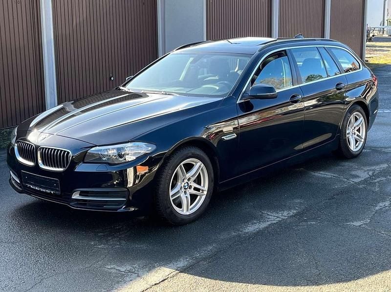 Gebraucht BMW 520 190 PS (139 kW) 2015 Black sapphire metallic Kombi