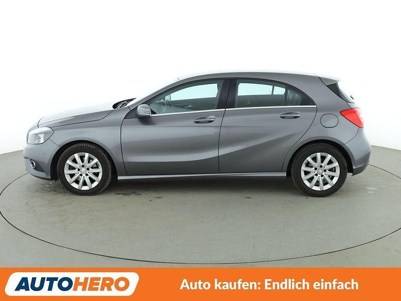 Gebraucht Mercedes A180 Style 122 PS (89 kW) 2015 Grau Limousine