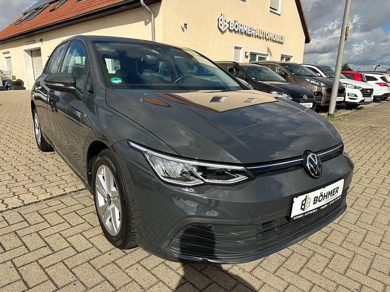 Grau Gebraucht 2022 VW Golf Life Limousine | 18.990 € (Guter Preis) - Bild 1/4