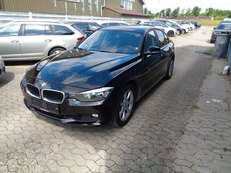 Schwarz Gebraucht 2014 BMW 320 Limousine | 8.900 € (Superpreis) - Bild 1/4