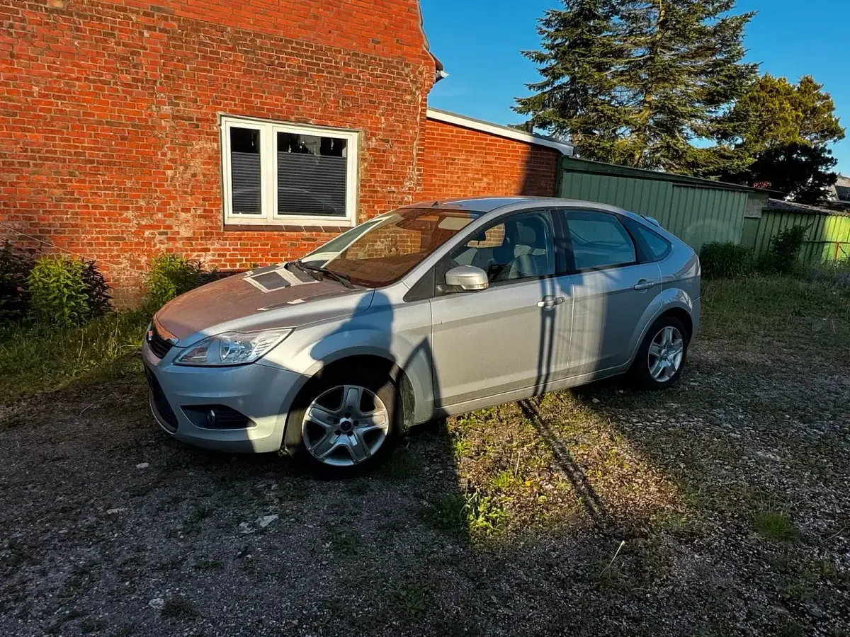 Gebraucht Ford Focus 116 PS (85 kW) 2010 Silber Kombi