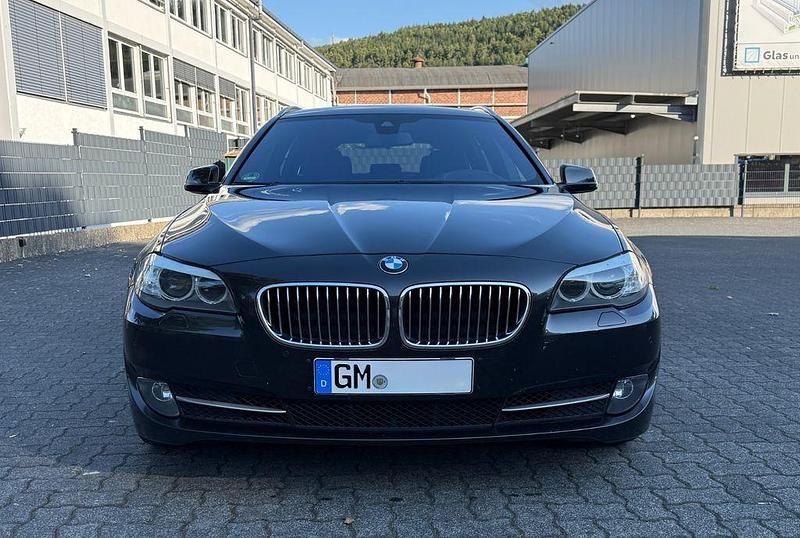 Grau Gebraucht 2013 BMW 525 M Sport Kombi | 10.500 € (Guter Preis) - Bild 1/4