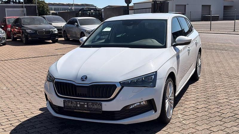 Gebraucht Skoda Scala 150 PS (110 kW) 2019 Weiß Kleinwagen
