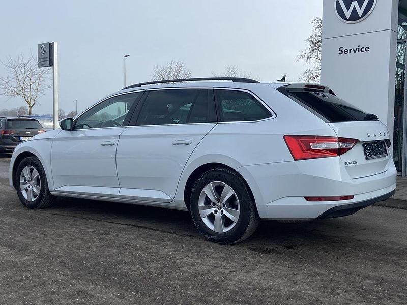 Gebraucht Skoda Superb 150 PS (110 kW) 2022 Weiß Limousine