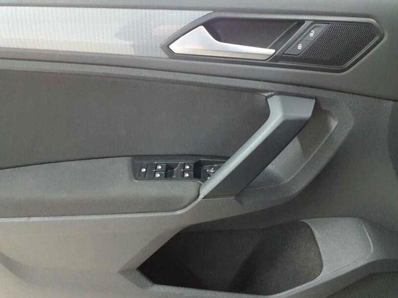 Gebraucht VW Tiguan Life 150 PS (110 kW) 2023 Deep black perleffekt SUV