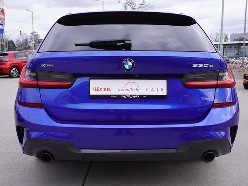 Gebraucht BMW 330e M Sport 252 PS (185 kW) 2021 Blau Kombi