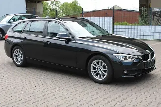 Gebraucht BMW 320 Efficient Dynamics 163 PS (119 kW) 2017 Black sapphire metallic Kombi