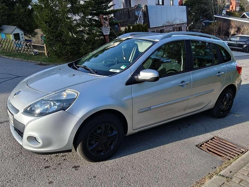 Silber Gebraucht 2011 Renault Clio GrandTour Dynamique Kombi | 1.999 € (Fairer Preis) - Bild 1/4